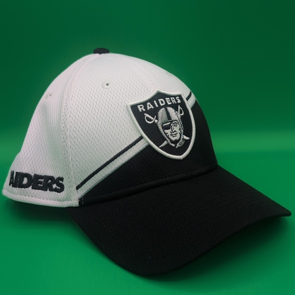 Las Vegas Raiders 2023 New Era 39THIRTY Sideline Stretch Fit Hat Size M/L NWOT